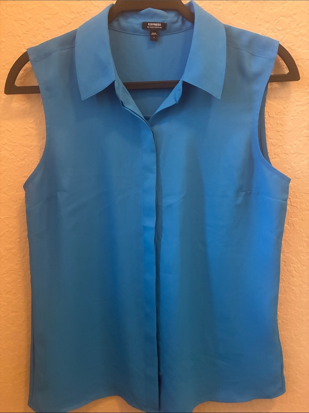 Express Sleeveless Collared Button-Front Camisole in Bright Blue